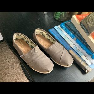 Toms Classic Canvas Slip-ons